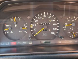 Mercedes-Benz E 250 2.5 83kW