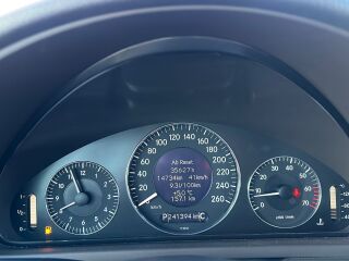 Mercedes-Benz 240 2.6 W6 125кВ