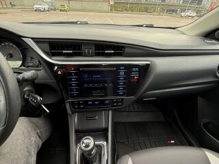 Toyota Auris 1.6 97kW