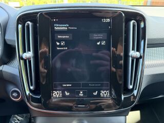 Volvo XC40 R-DESIGN INTELLI SAFE PRO GEARTRONIC RECHARGE 1.5 T5 Twin-Engine PLUG-IN-HYBRID 60 + 132kW