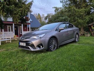 Toyota Avensis Premium 2.0 112кВ