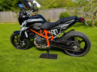 KTM 690 Duke KTM Duke 690 / stunt-track bike LC4 50kW
