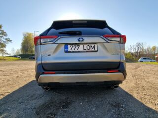 Toyota RAV4 Luxury Plus 2.5 131kW