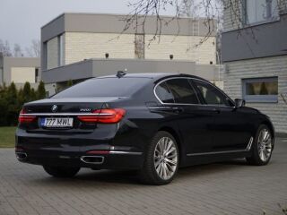 BMW 750 xDrive 4.4 V8 TwinPower Turbo 330кВ