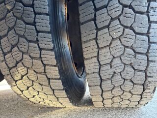 Volvo FM370 6x2*4 EURO6 + CARRIER SUPRA 950 278kW
