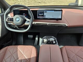 BMW iX xDrive 40 Sportpakett 240кВ