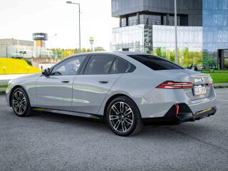 BMW i5 eDrive40 250кВ