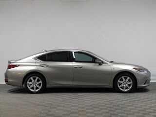 Lexus ES 300h 2.5 131kW
