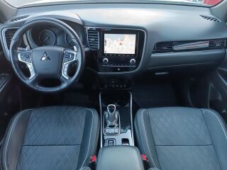 Mitsubishi Outlander Instyle Plus 4WD 2.4 PHEV 165kW