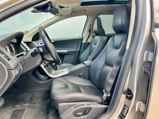 Volvo XC60 AWD Summum MY2012 2.4 D5 158kW
