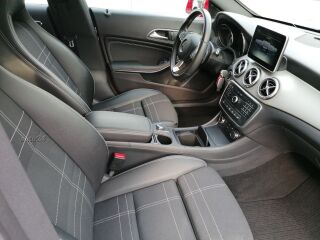 Mercedes-Benz CLA 180 1.6 90kW