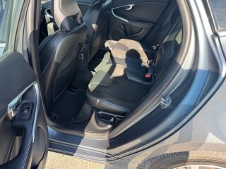 Volvo V40 R-Design-5 silindrit 2.0 D3 110kW