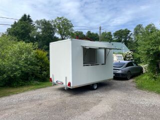 Rybinska Trailer Foodtruck / Kiosk