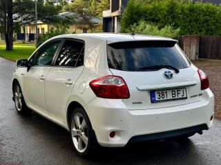 Toyota Auris Facelift Hybrid 1.8 73kW