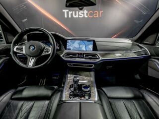 BMW X7 Individual-Sky lounge-M Paket 3.0 250kW