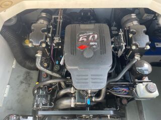 Sea Ray 250 SUNDANCER 5.0 MPI Mercruiser