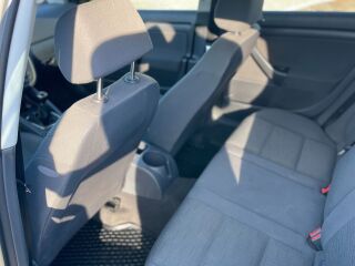 Volkswagen Golf 1.6 BGU BSE 75kW