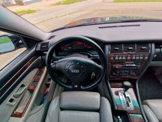 Audi A8 QUATTRO 4X4 3.7 V8 169kW