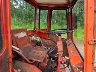 TRAKTOR T-16M kallutava kasti ja muldajaga