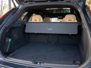 Volvo XC60 AWD B&W Ultimate DARK Intelli PRO Xenium Full 2.0 B4 KERS MHEV Kerghübriid 145кВ