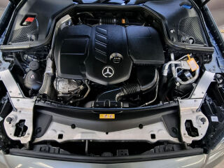 Mercedes-Benz E 220 AVANTGARDE / SPORT STYLE / 2.0 143kW