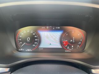 Volvo V60 MOMOENTUM BUSINESS INTELLI SAFE GEARTRONIC 2.0 R4 KERS MILD HYBRID B4 197 145кВ