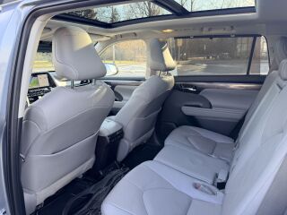 Toyota Highlander Premium 2.5 140kW