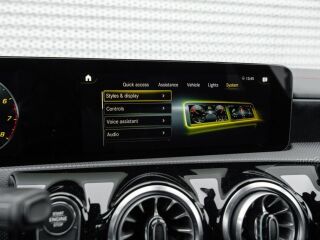 Mercedes-Benz CLA 180 180 AMG line 1.3 100kW