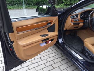 BMW 750 4.4 330kW