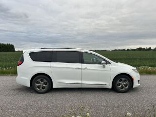 Chrysler Pacifica Limited 3.6 214kW