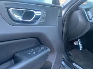 Volvo XC60 AWD R-design 2.0 140kW