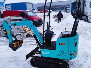 miniekskavaator 1.2t koos hüdrovasaraga ja kopaga 12kW