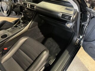 Lexus IS 300h 2.5 133kW