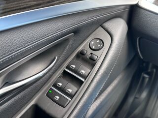 BMW 530 d xDrive Touring Luxury Edition 3.0 TwinPower Turbo 190kW