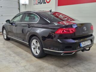 Volkswagen Passat Executive IQ LIGHT Maatriks 2.0 TDI 110kW