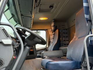 Volvo FM 340 6x2 box vibra