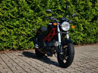 Ducati Monster 695 V2 52kW