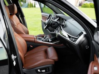 BMW X7 M-Sportpakett Individual B&W Shadowline 3.0 195kW