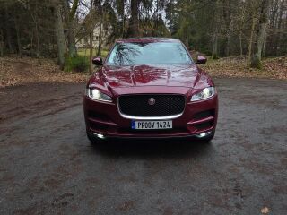 Jaguar F-Pace Luxury Line / 4x4 2.0 R4 132kW