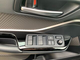Toyota C-HR Crossover Luxury Navi e-CVT 1.8 VVT-i Hybrid Electric Vehicle 37kW+ 72kW