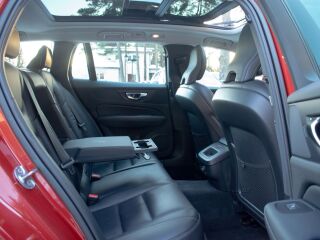 Volvo V60 Cross Country AWD PLUS Bright Intelli Safe PRO 2.0 B4 MHEV Kerghübriid MY2023 145кВ