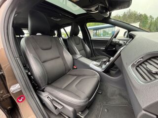 Volvo V60 Cross Country AWD SUMMUM 2.4 R5 140kW