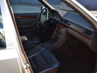 Mercedes-Benz E 260 2.6 118kW