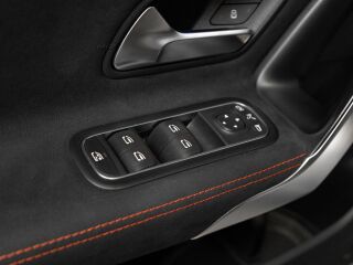 Mercedes-Benz CLA 180 AMG Line 1.4 100kW