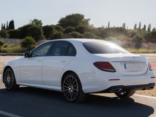 Mercedes-Benz E 220 4MATIC AMG Night Package 2.0 143кВ