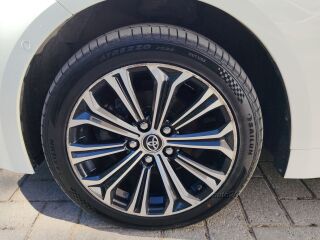 Toyota Corolla Luxury Plus 72kW