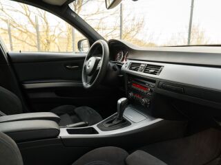 BMW 330 M-pakett 3.0 180кВ