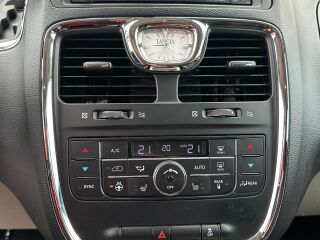 Lancia Voyager Platinum StownGO 2.8 130kW