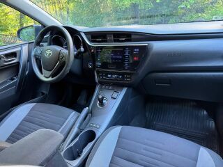 Toyota Auris 1.8 73kW