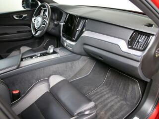Volvo XC60 AWD R-DESIGN INTELLI SAFE PRO 2.0 B4 KERS Mild Hybrid 145кВ